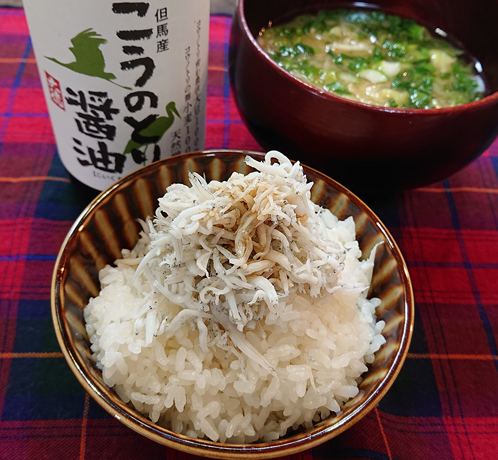 明石産しらすご飯と兵庫県産味噌汁