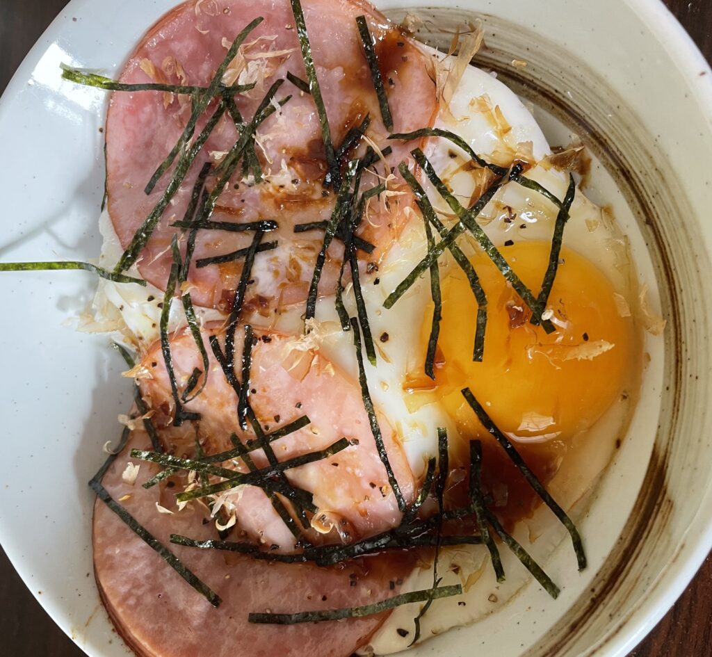 【（）】失敗しないハムエッグ丼