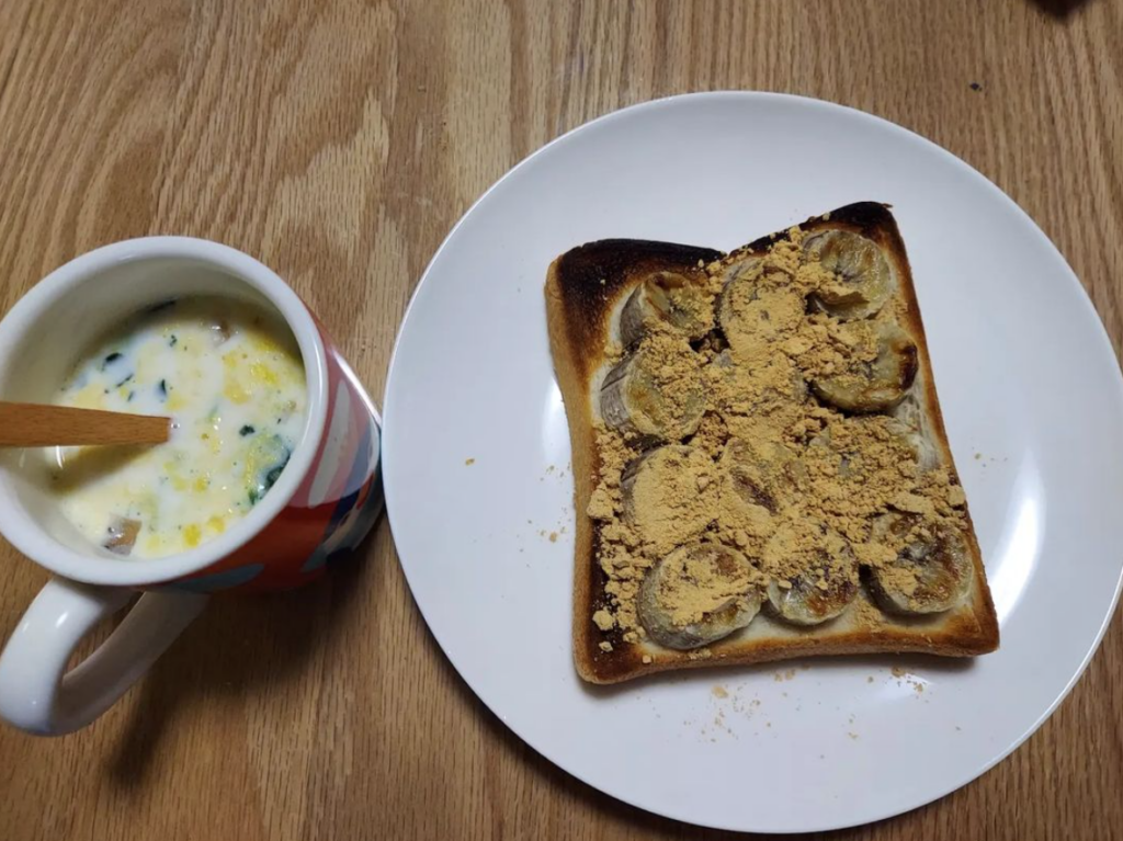 【（）】野菜と玉子のミルクスープ・バナナきなこトースト